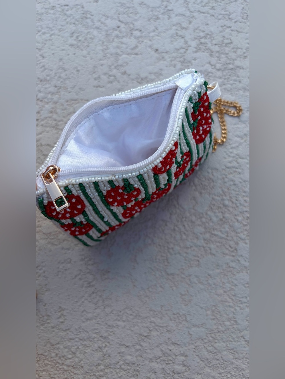 VIRAL BEADED BAGS - STRAWBERRY WALLET 2026 - Picture 8 of 8
